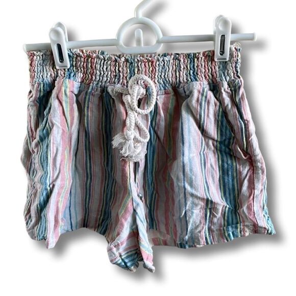 🌼3/$15🌼 Striped Shorts - Picture 2 of 7